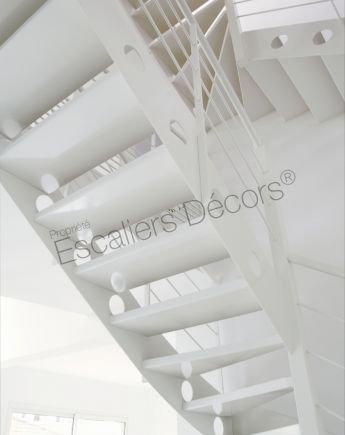 realisation/photo-dt42-esca-droit-1-4-tournant-intermediaire-escalier-interieur-design-en-metal-et-bois-pour-une-decoration-contemporaine-1