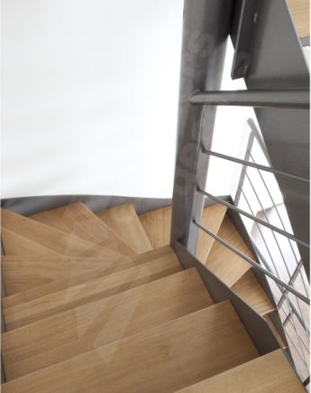 Photo DT71 - SPIR'DÉCO® D'Angle Mixte Droit, formant escalier 2 Quartiers Tournants. Escalier métal et bois d'intérieur au design contemporain. Vue 5