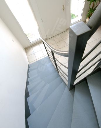 Photo DT30 - ESCA'DROIT® 1/4 Tournant Intermédiaire. Escalier intérieur design métal et béton pour une décoration contemporaine. Vue 3