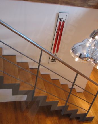 Photo DT83 - ESCA'DROIT®. Escalier droit d'intérieur design en métal et bois pour une décoration contemporaine type loft.