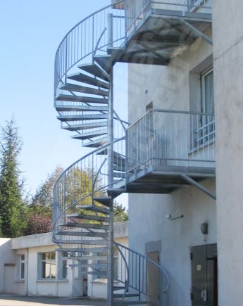Photo IH38 - SPIR'DÉCO® Larmé. Escalier Secours Incendie hélicoïdal d'extérieur en acier galvanisé de style industriel.