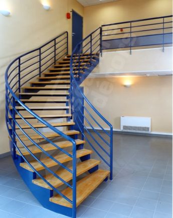 Photo IT6 - Escalier Industriel pour local professionnel balancé