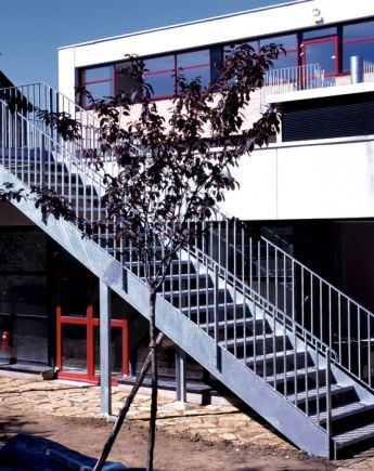 Photo IT8 - ESCA'DROIT®. Escalier droit industriel d'extérieur en acier galvanisé.